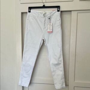 NWT Women's White Skinny Super Push Up jeans